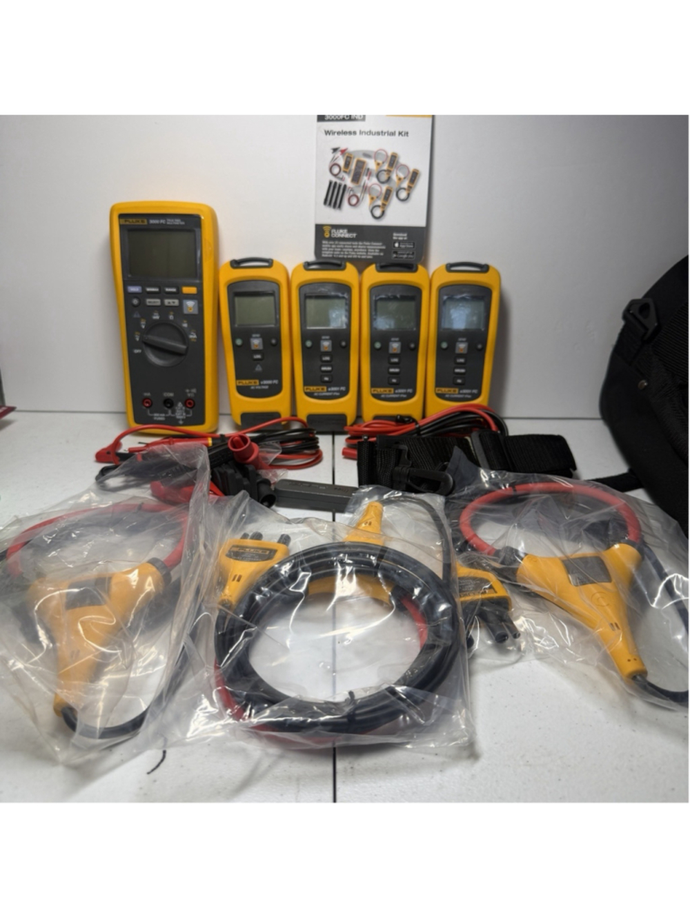 FLUKE 3000 FC IND Wireless True-RMS Digital Multimeter Industrial Kit